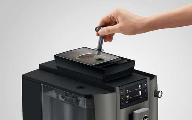 JURA W4 intuitive interface with lockable components